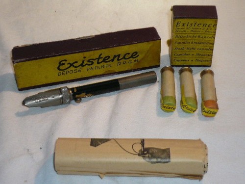 Aplicador marca Existence con tres cápsulas de magnesio 1930/1950