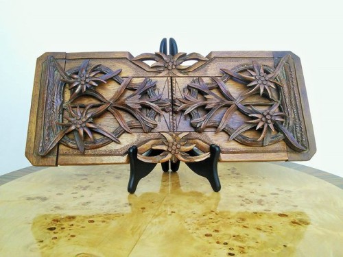 Hand-carved bookends extensible nineteenth century