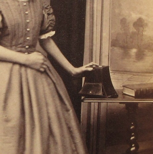 Carte de visite girl with stereo viewer W. Cooper
