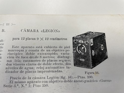 Cámara El Graphos modelo Legion de Antonio G. Escobar 9X12cm