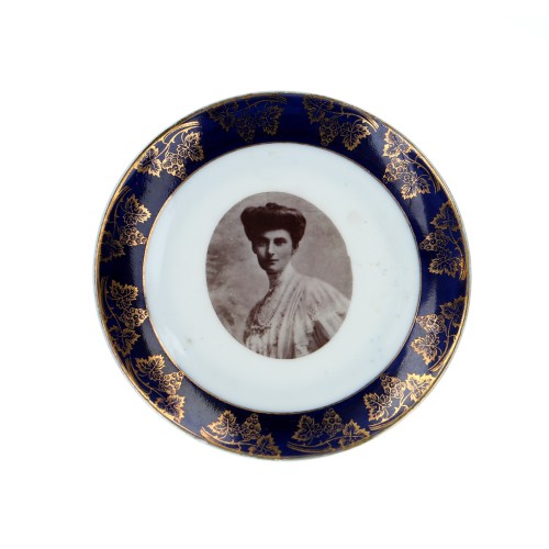 Porcelain dish photo