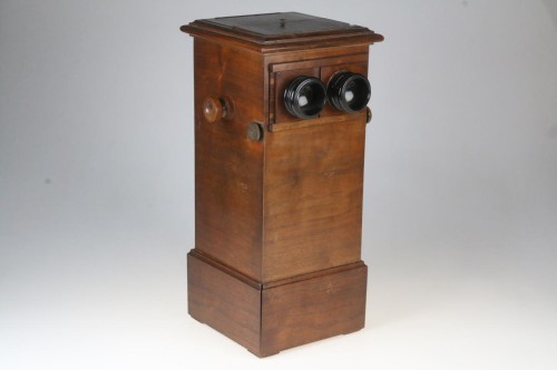 Desktop stereo viewer with 4 glass plates