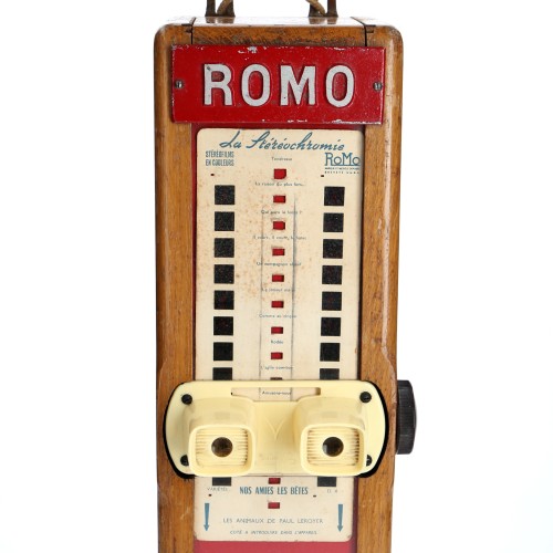 Romo stereo display advertising
