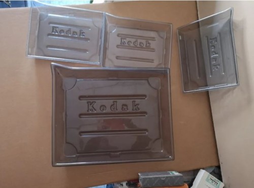 4 plateaux laboratoire Kodak a révélé