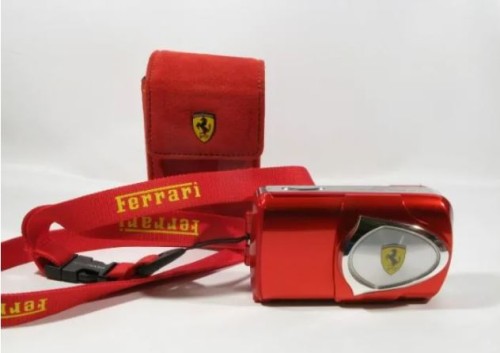 Cámara Olympus Ferrari Model 2003 edición limitada