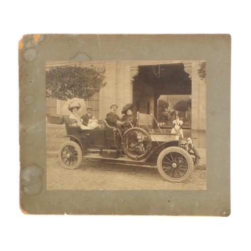 Fotografía de  familia nobleza de Barcelona    En automóvil