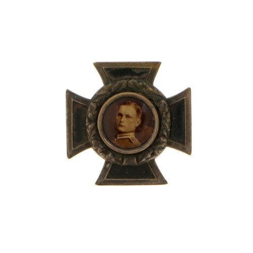 Broche cruz de hierro con retrato