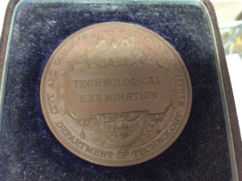 Examen technologique Médaille