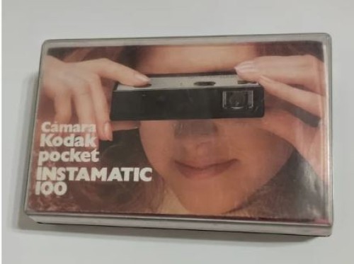 Cámara Kodak Pocket Instamatic 100 con caja