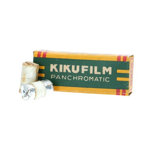 Antigua caja de rollos de película Kikufilm Panchromatic para cámara miniatura Morita Trading  Kiku 16 Mod II