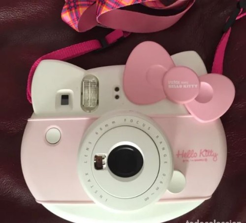 Cámara instantánea Fujifilm Instax mini HELLO KITTY con estuche original