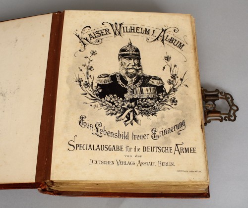 Álbum Carte-de-Visite, Kaiser Wilhelm I, álbum con tapa de cuero y mecanismo de caja de música