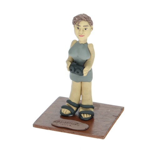 Figura cerámica Mujer con cámara estéreo