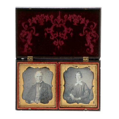 Daguerrotipo doble de un matrimonio, en su caja de gutapercha de Littlefield, Parsons & Co