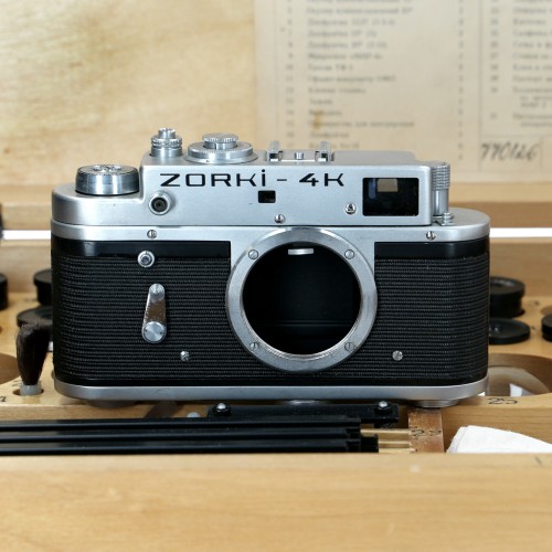 Cámara KMZ Zorki 4 k con accesorios para microfotografía