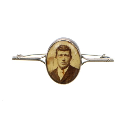 Broche con imágen de un caballero