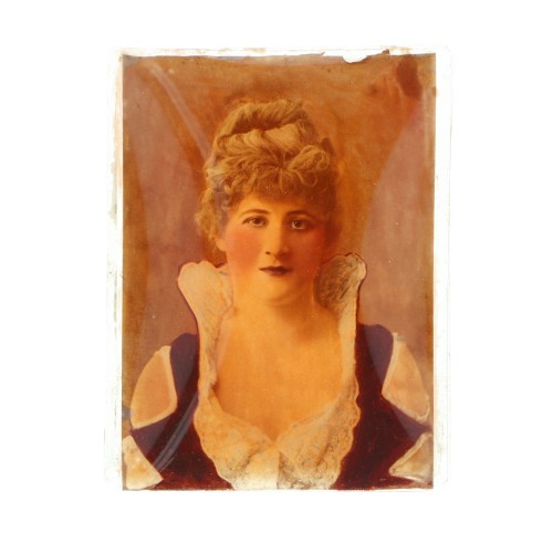 Estampa de crisoleo que representa a una dama (13,5 x 10 cm)