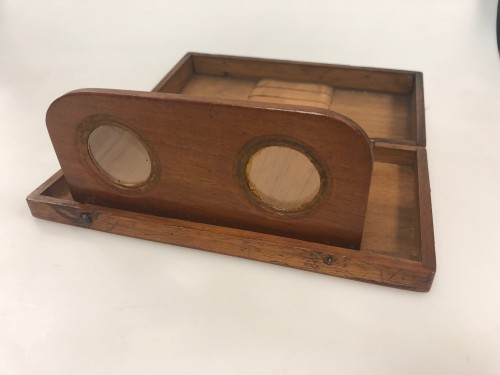 Removable wooden stereo viewer
