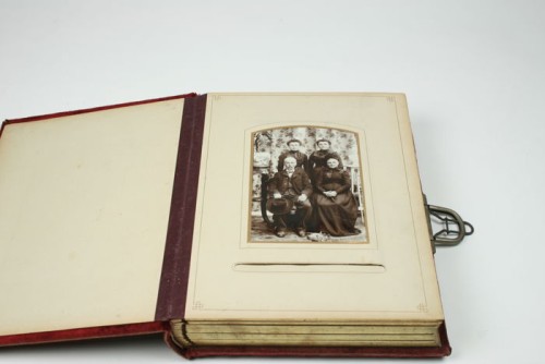 Photo album with 48 photos and 14 pictures carte visit cabinet 1921