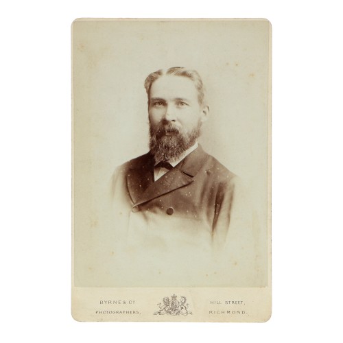 Cabinet card retrato hombre - Fotografo Byrne & Co