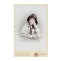 Cabinet card retrato mujer - Fotografo G. Frederichs