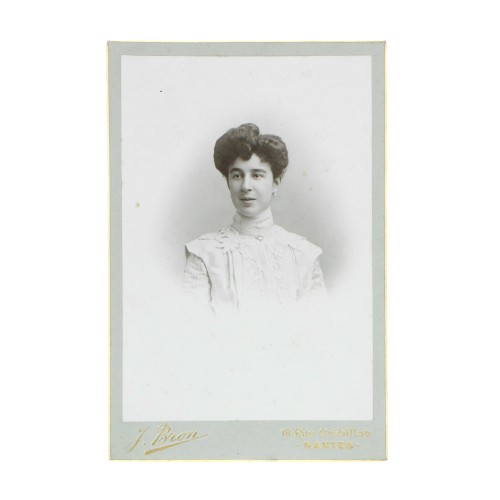 Cabinet Card retrato mujer - Fotografo J. Bron